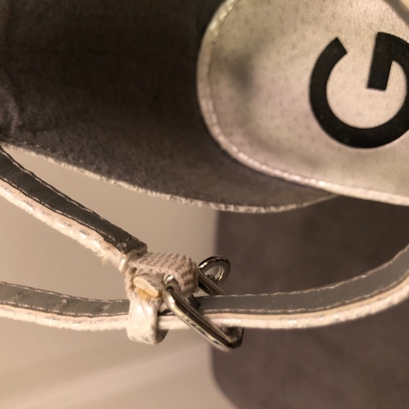 8 White and silver snakeskin Guess heels - Picture 5 of 6